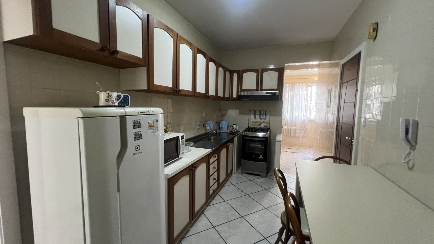 APARTAMENTO a 50 metros da AV Brasil 1 Suíte + 2 Dormitórios