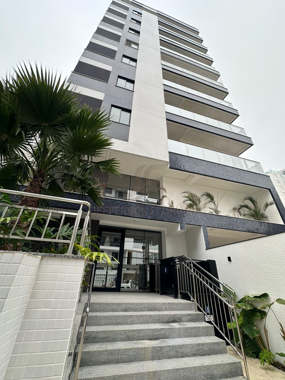 Duplex 3 Suítes na Brava em Itajaí a apenas 250 metros do mar