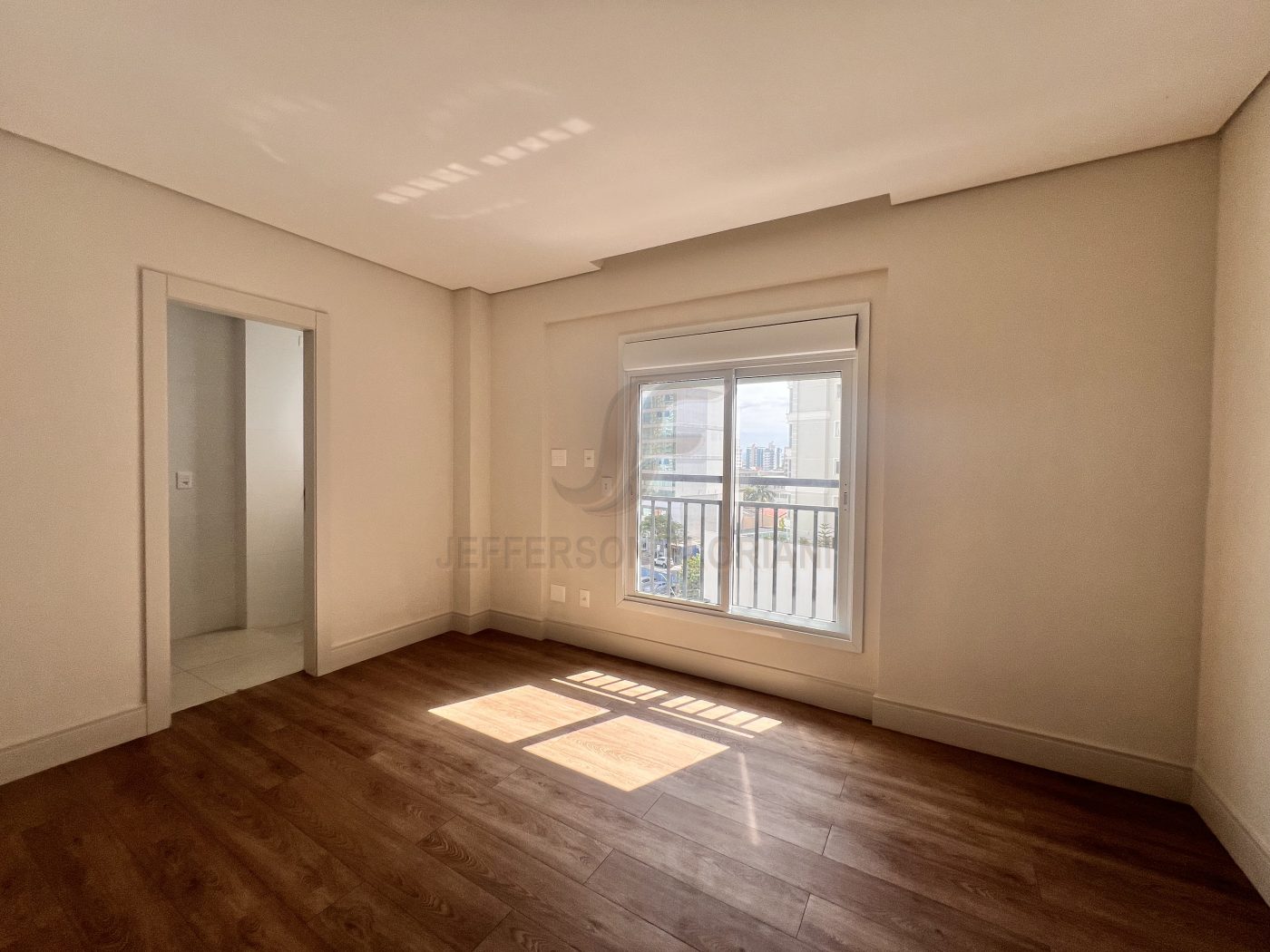 Novo Rua Lauro Muller com 2 Suítes + 2 Demi Suítes 3 vagas