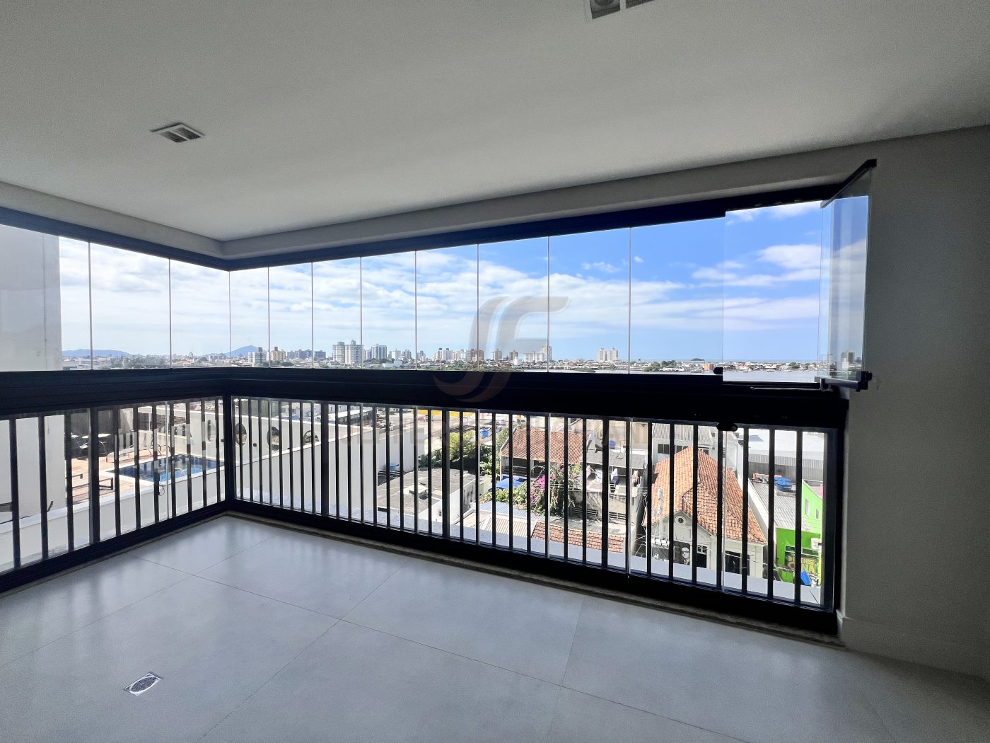 Novo Rua Lauro Muller com 2 Suítes + 2 Demi Suítes 3 vagas
