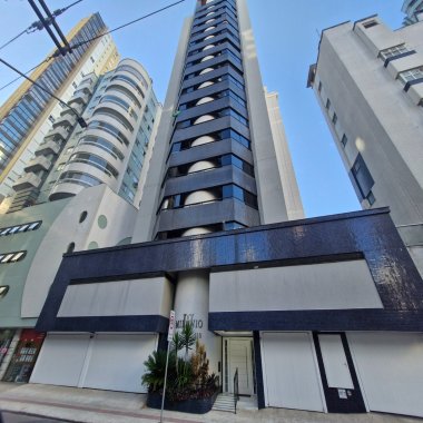 Apartamento 3 quartos para Venda no bairro Centro em Balneário Camboriú
