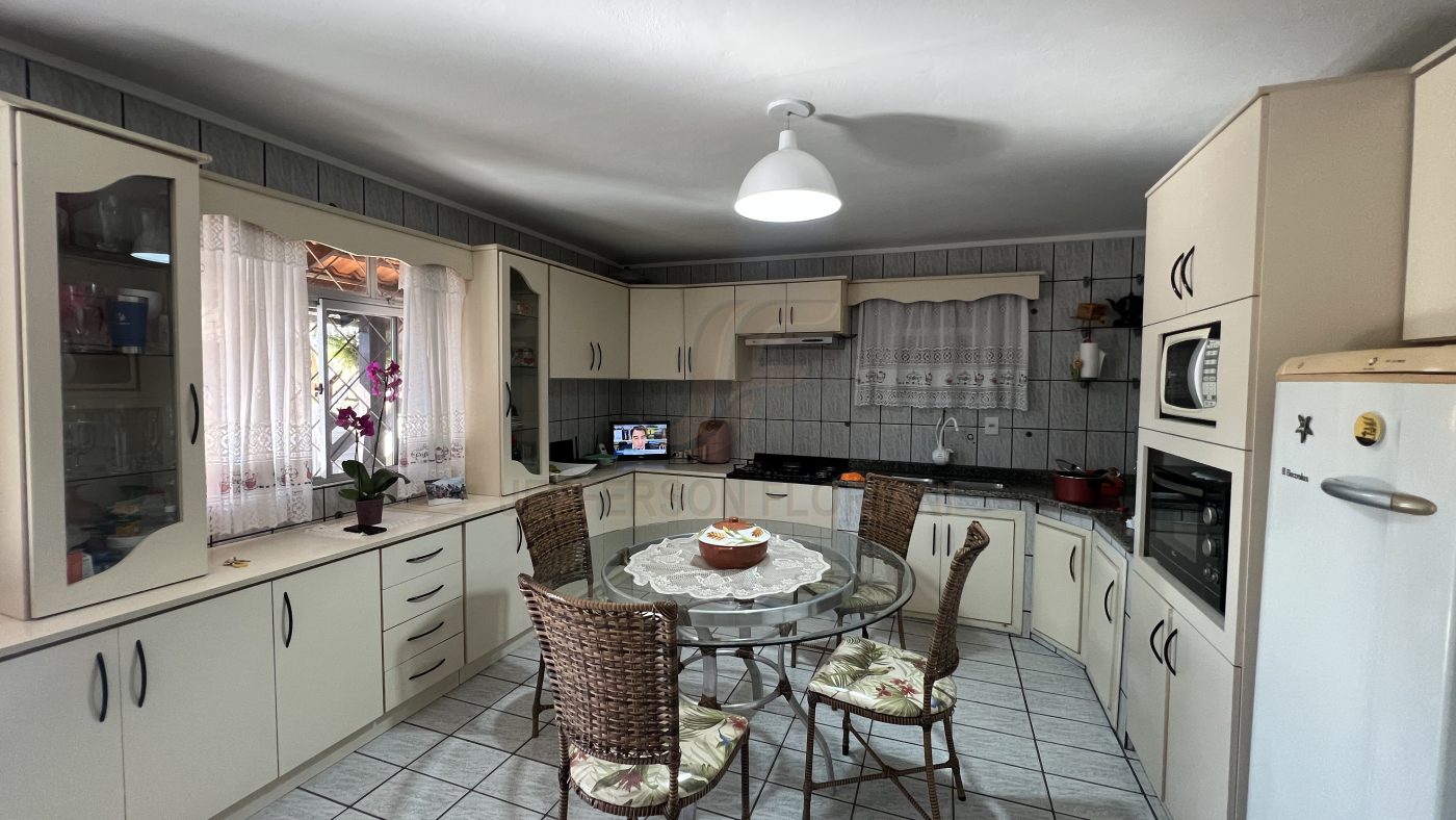 Casa a Venda parte Alta de Cordeiros 3 Dormitórios + 1 Apartamento separado