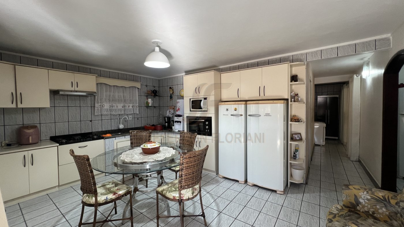 Casa a Venda parte Alta de Cordeiros 3 Dormitórios + 1 Apartamento separado