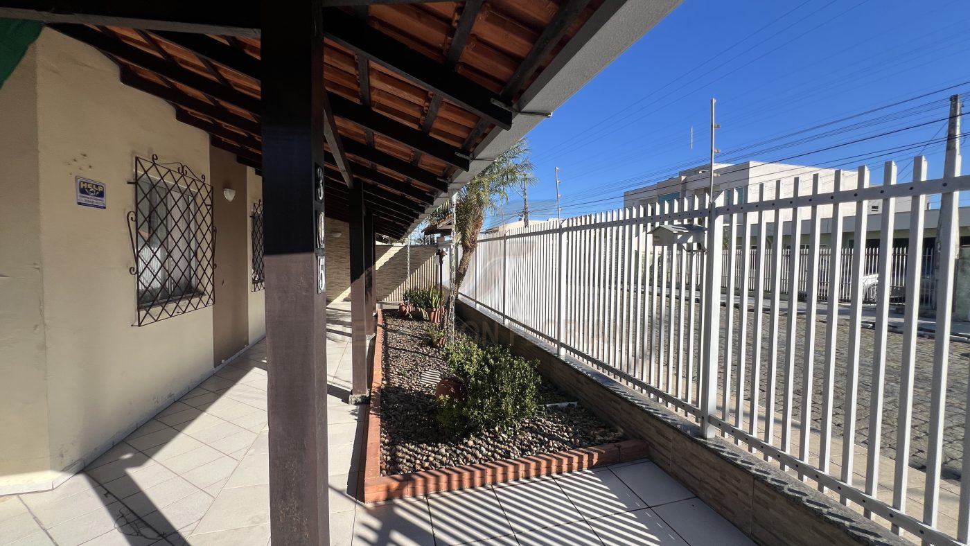 Casa a Venda parte Alta de Cordeiros 3 Dormitórios + 1 Apartamento separado
