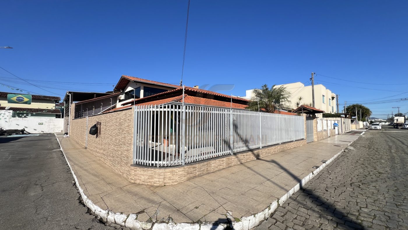 Casa a Venda parte Alta de Cordeiros 3 Dormitórios + 1 Apartamento separado