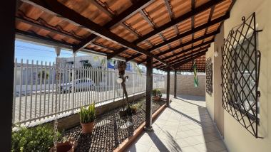 Casa a Venda parte Alta de Cordeiros 3 Dormitórios + 1 Apartamento separado