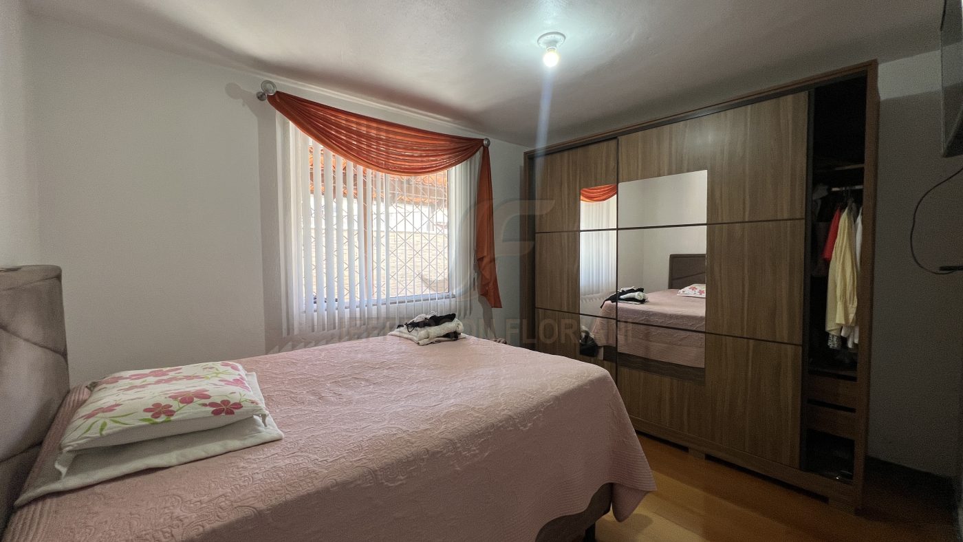 Casa a Venda parte Alta de Cordeiros 3 Dormitórios + 1 Apartamento separado