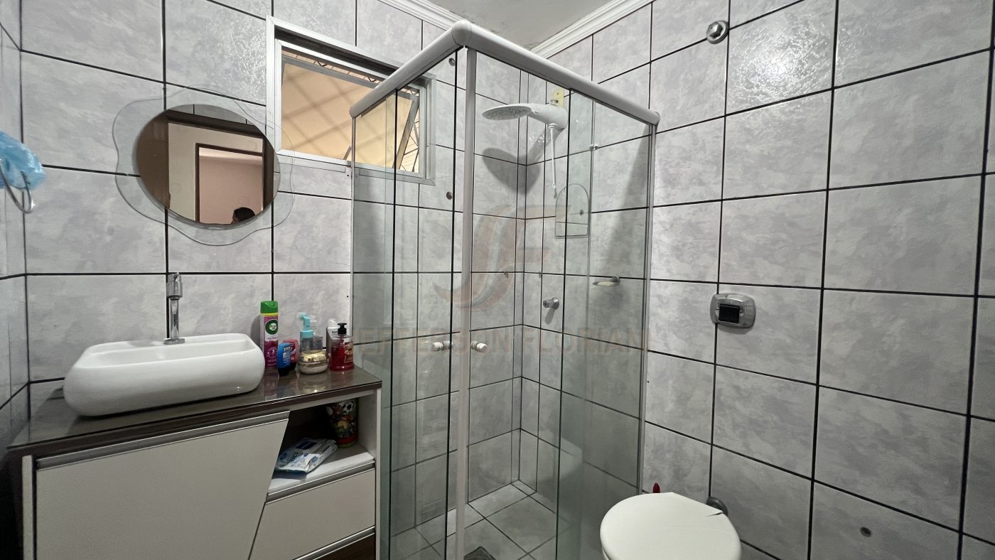 Casa a Venda parte Alta de Cordeiros 3 Dormitórios + 1 Apartamento separado