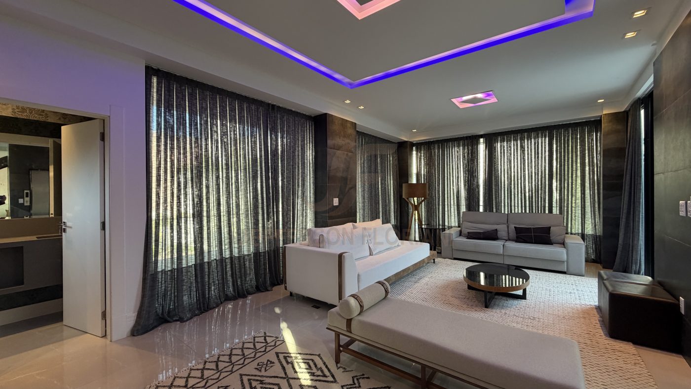 Casa Cond Porto Riviera com 4 Suítes, Elevador, Piscina