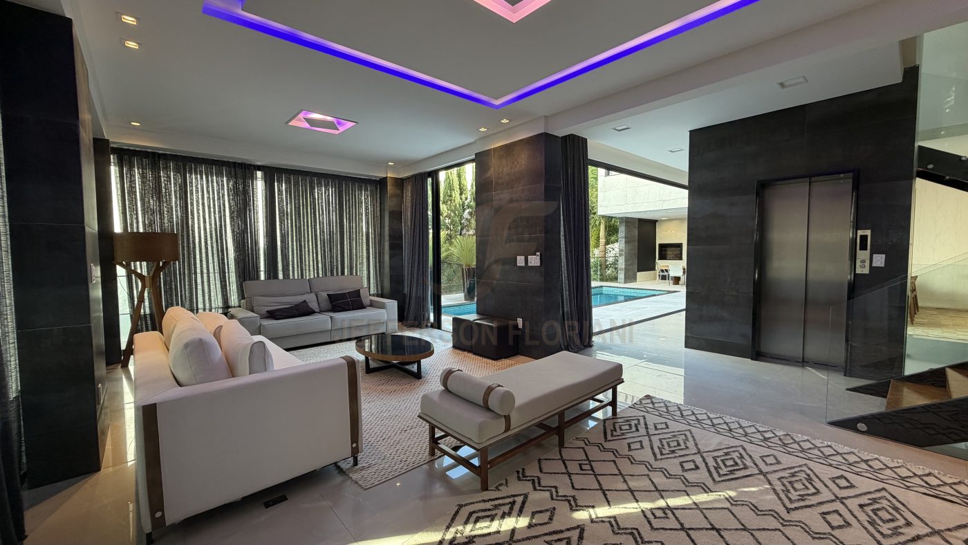 Casa Cond Porto Riviera com 4 Suítes, Elevador, Piscina