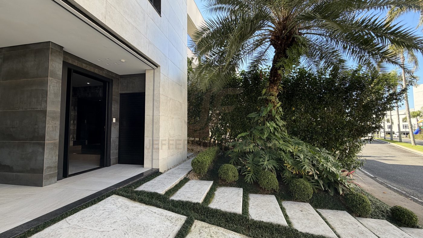 Casa Cond Porto Riviera com 4 Suítes, Elevador, Piscina