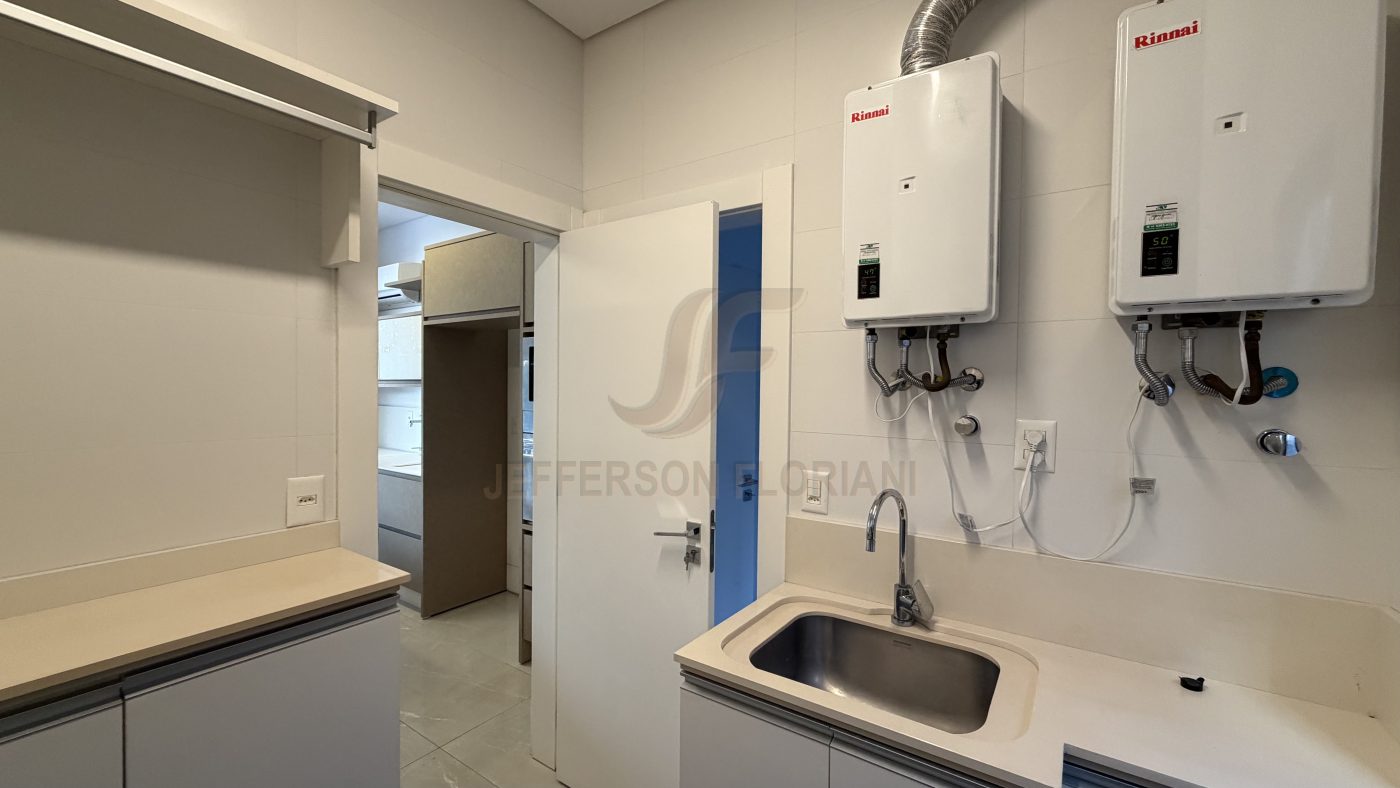 Casa Cond Porto Riviera com 4 Suítes, Elevador, Piscina