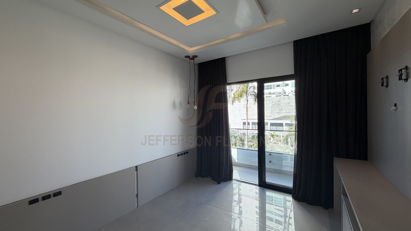 Casa Cond Porto Riviera com 4 Suítes, Elevador, Piscina