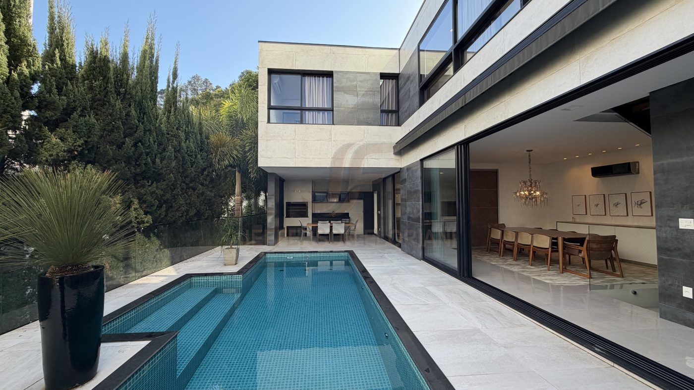 Casa Cond Porto Riviera com 4 Suítes, Elevador, Piscina