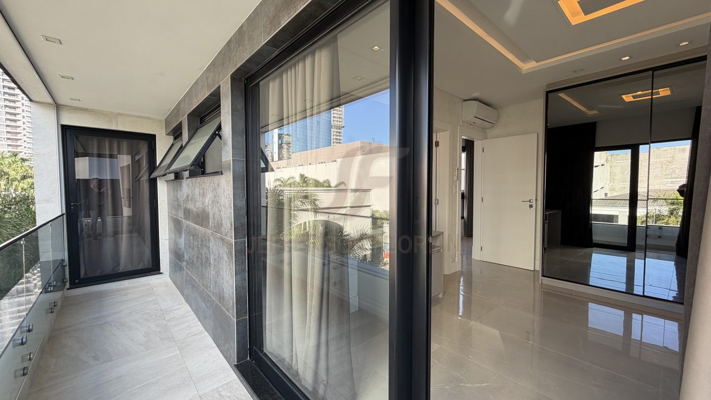 Casa Cond Porto Riviera com 4 Suítes, Elevador, Piscina