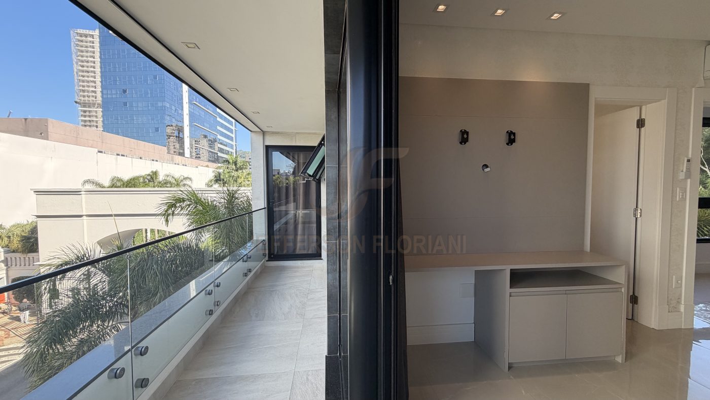 Casa Cond Porto Riviera com 4 Suítes, Elevador, Piscina