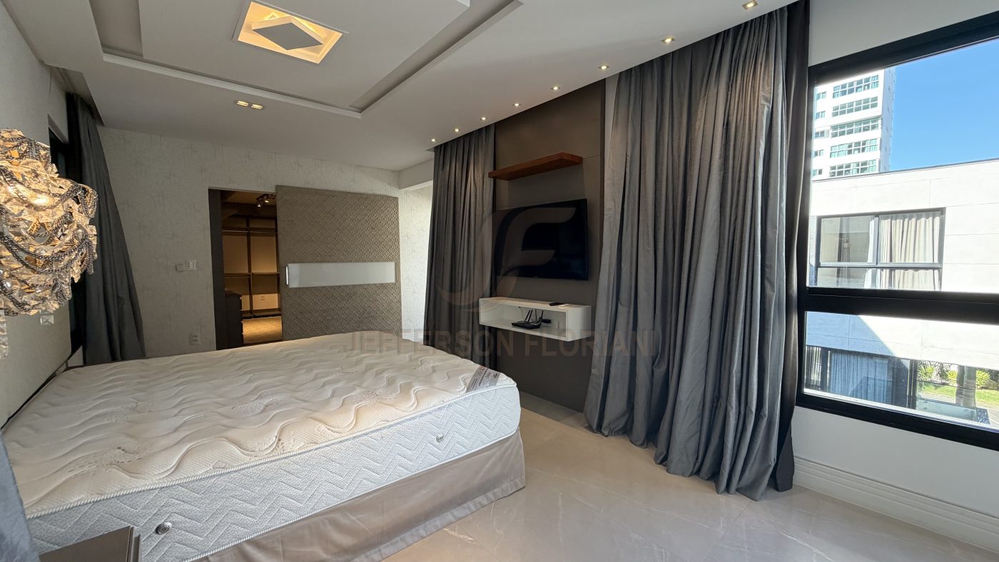 Casa Cond Porto Riviera com 4 Suítes, Elevador, Piscina