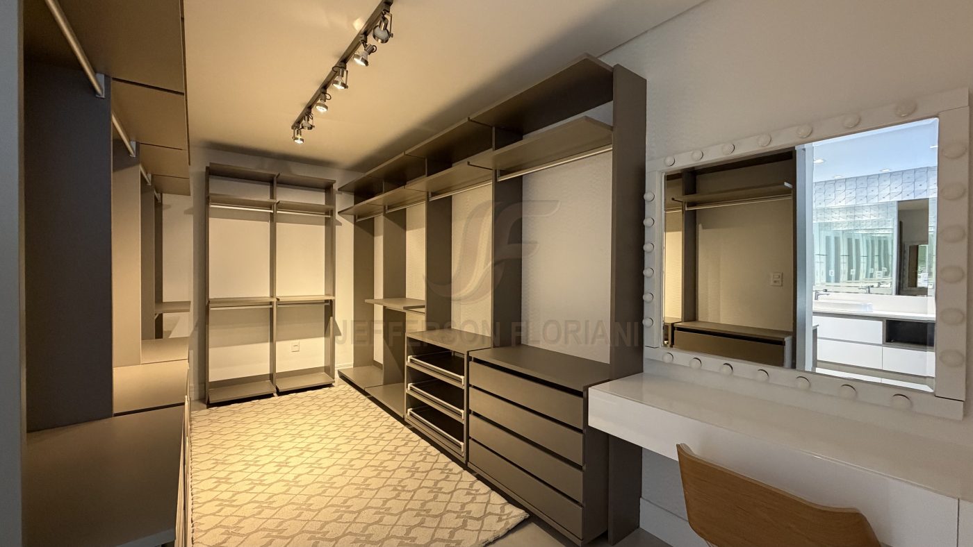 Casa Cond Porto Riviera com 4 Suítes, Elevador, Piscina