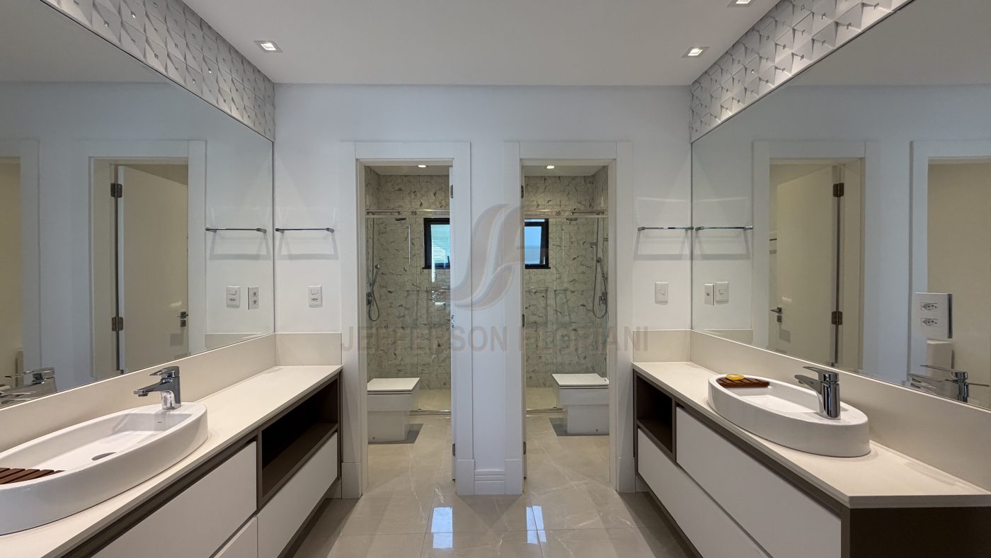 Casa Cond Porto Riviera com 4 Suítes, Elevador, Piscina