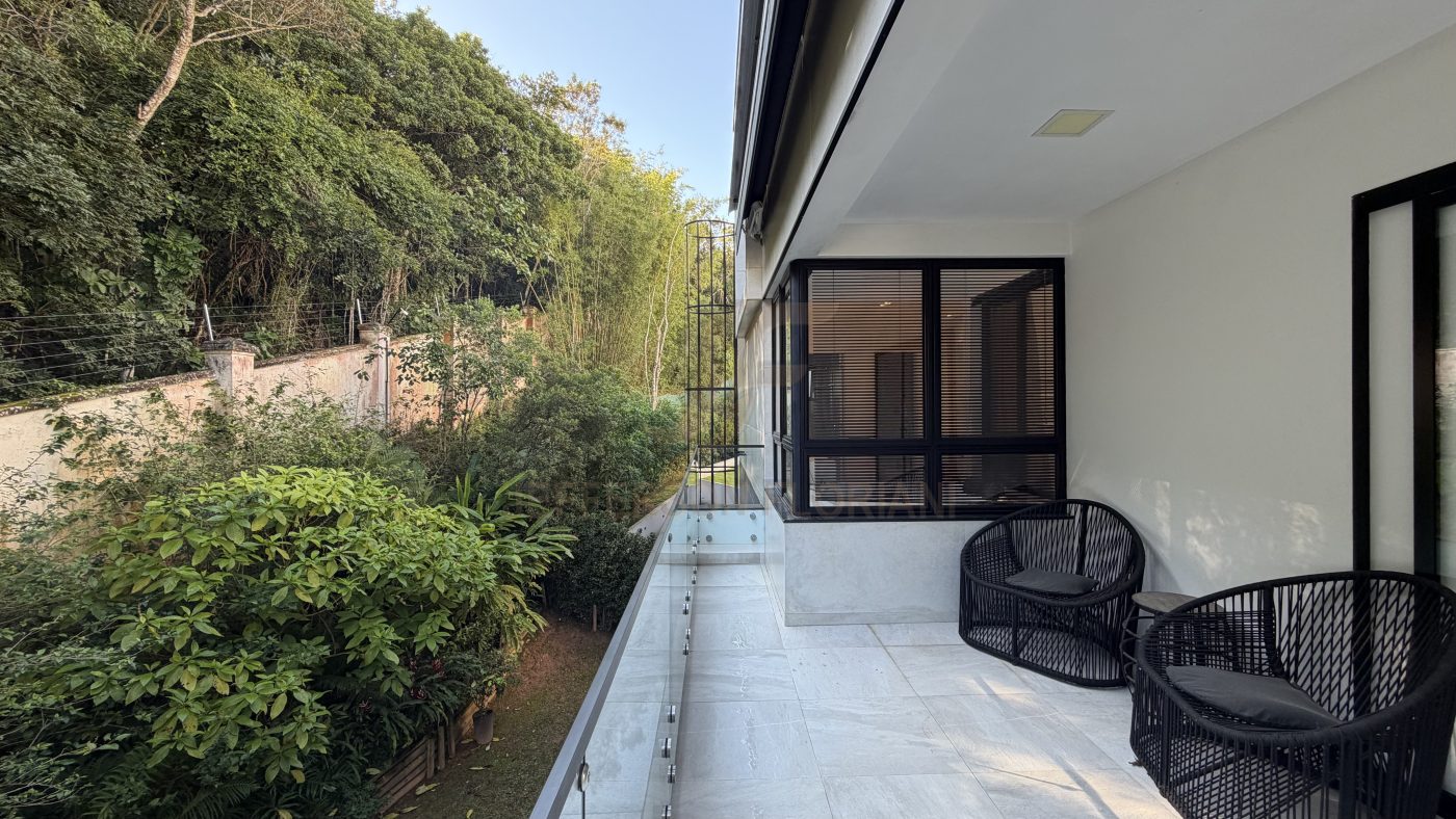 Casa Cond Porto Riviera com 4 Suítes, Elevador, Piscina