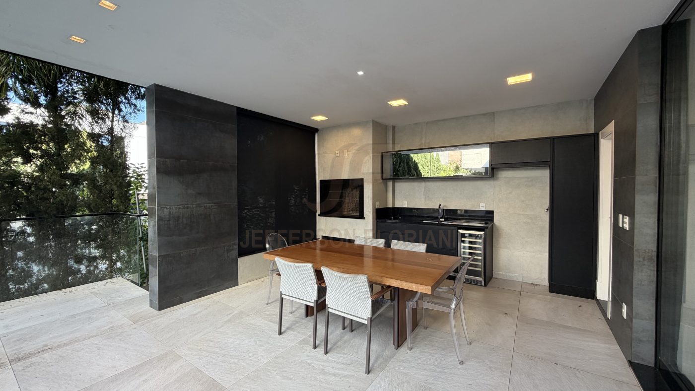 Casa Cond Porto Riviera com 4 Suítes, Elevador, Piscina