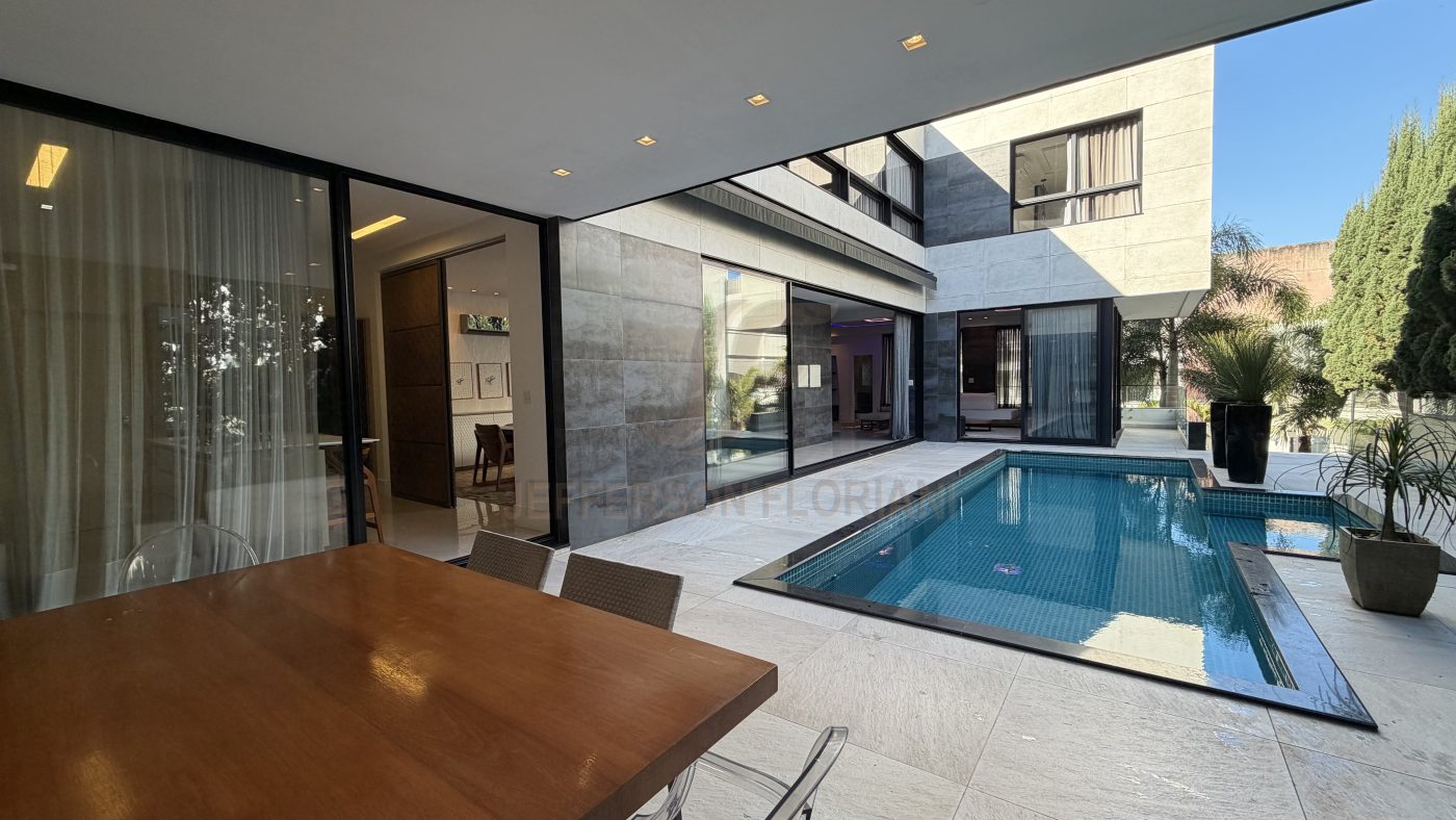 Casa Cond Porto Riviera com 4 Suítes, Elevador, Piscina