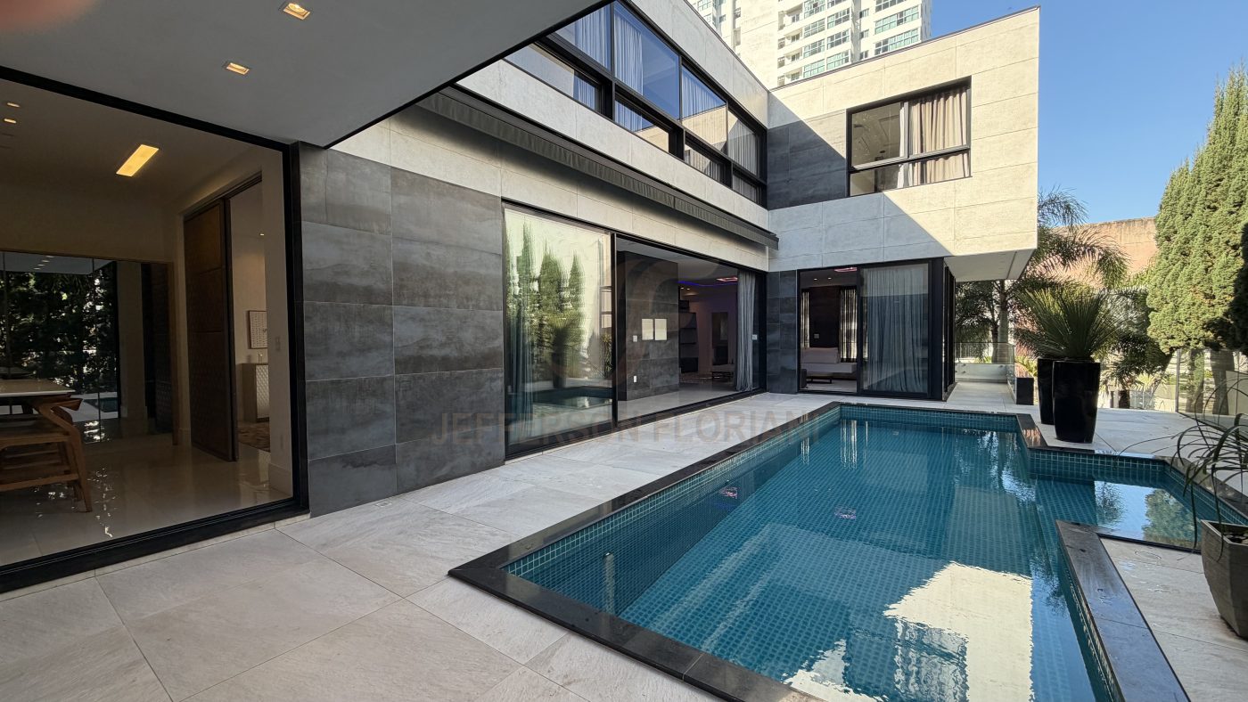 Casa Cond Porto Riviera com 4 Suítes, Elevador, Piscina
