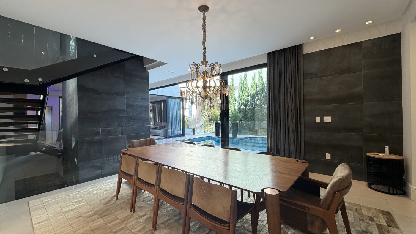 Casa Cond Porto Riviera com 4 Suítes, Elevador, Piscina