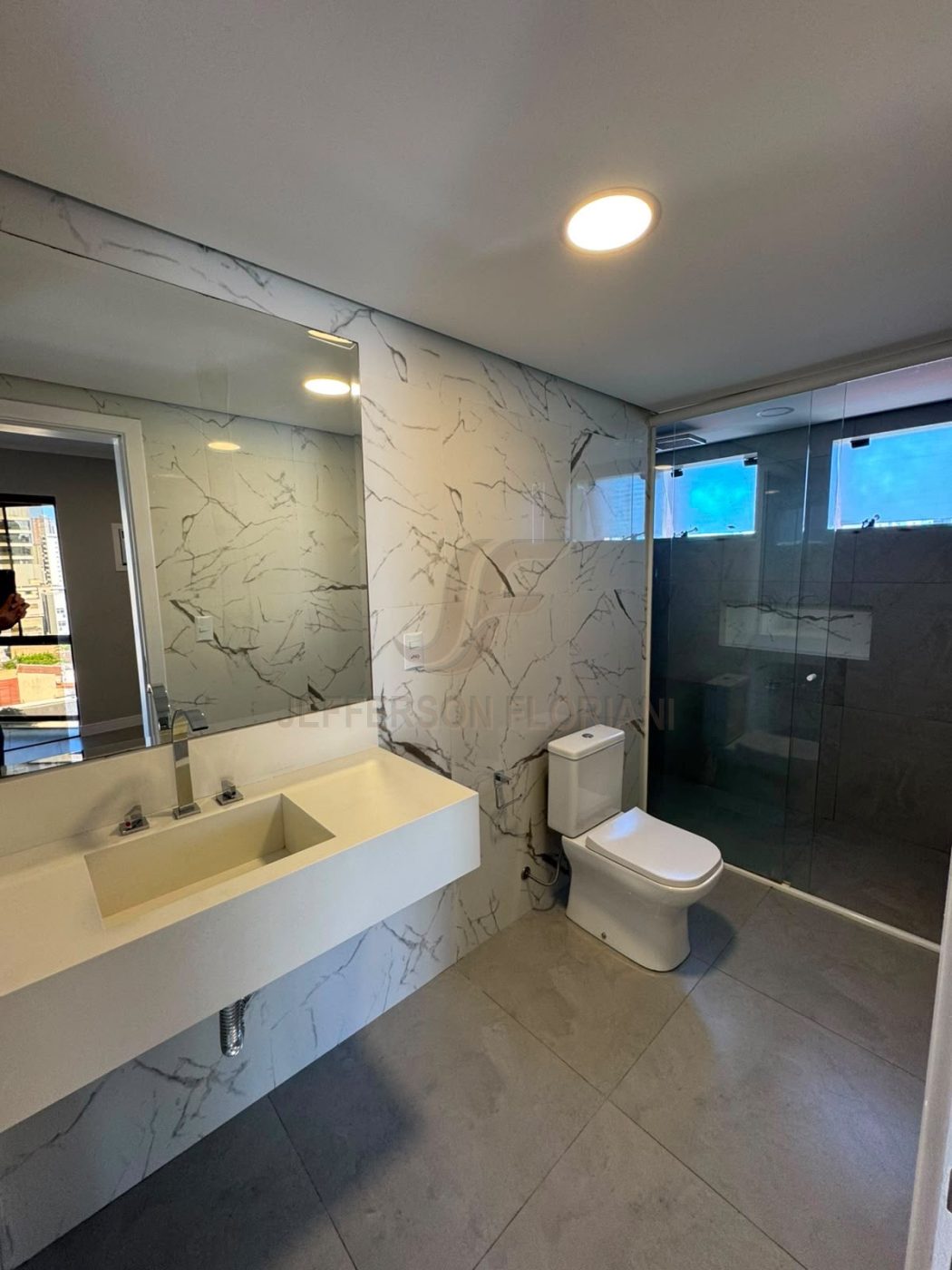 Apartamento Amplo no coração de Itajai ao Lado da Igreja Matriz com 170 m2 sendo 1 suíte + 2 Dorm