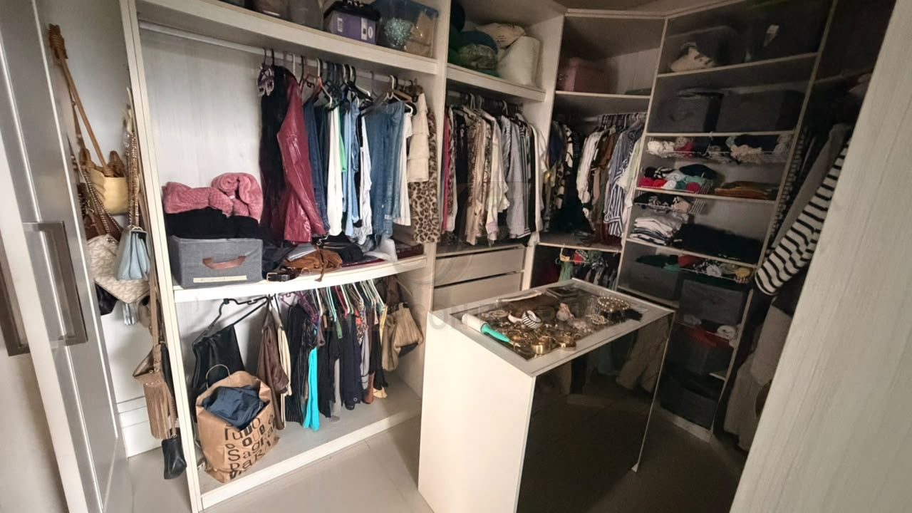 Linda Mansao Cond Porto Riviera Praia Brava com 6 Dormitórios