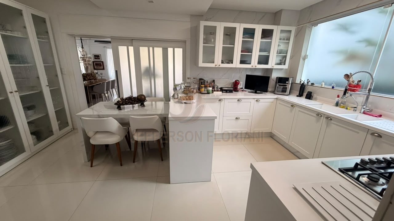 Linda Mansao Cond Porto Riviera Praia Brava com 6 Dormitórios