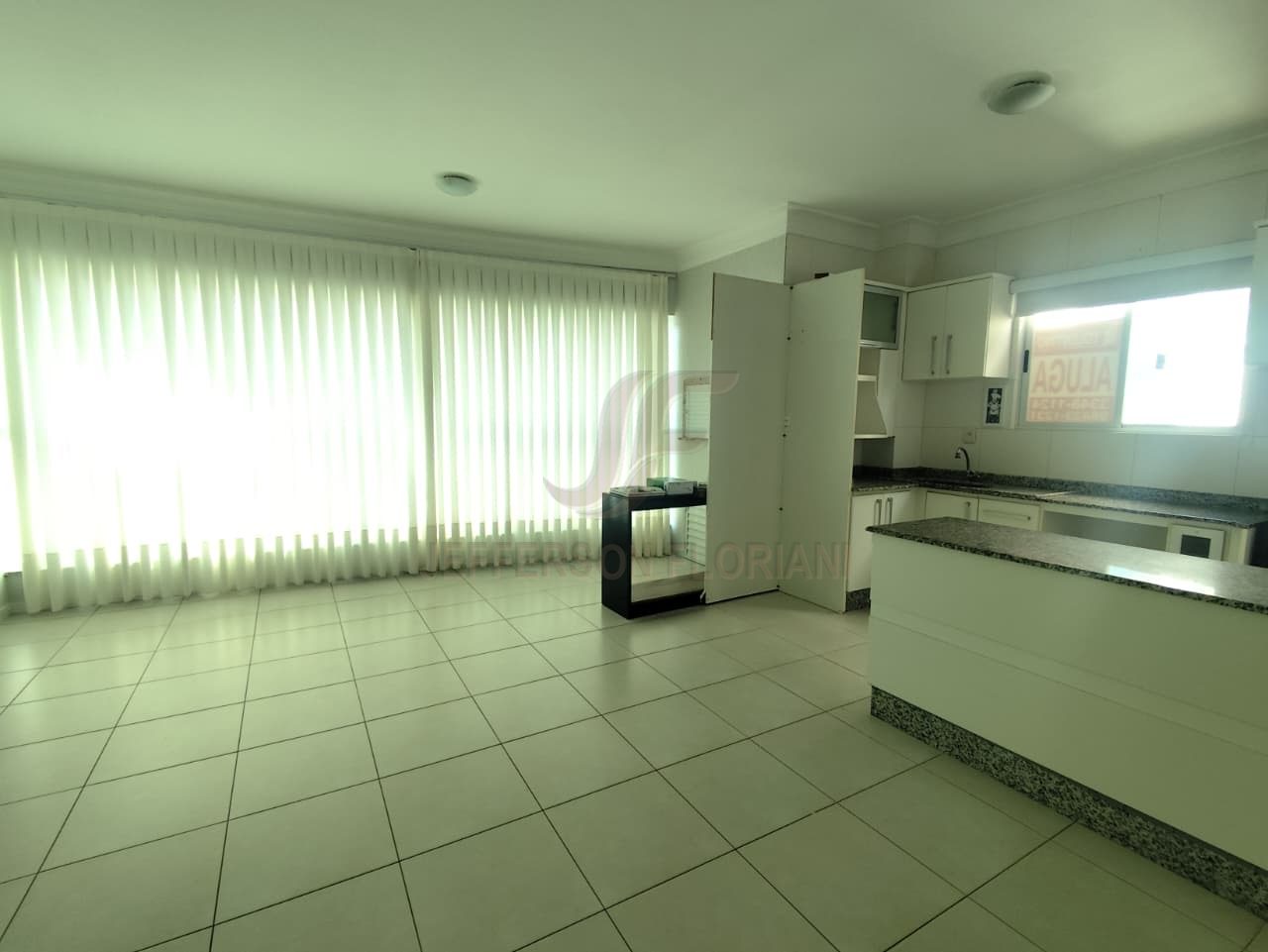 Apartamento 2 suítes para Locação Anual no bairro Pioneiros em Balneário Camboriú