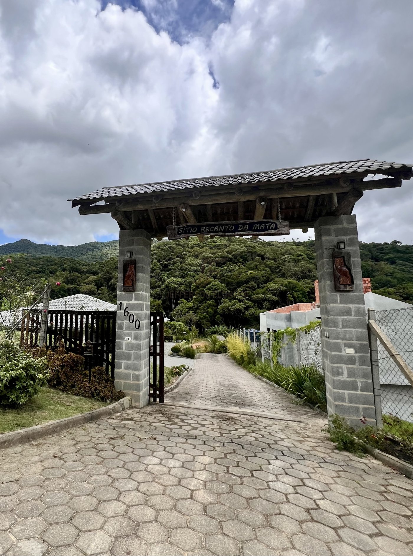 Paraíso a Venda com 2 Casas Novas, Riacho e Lagoa