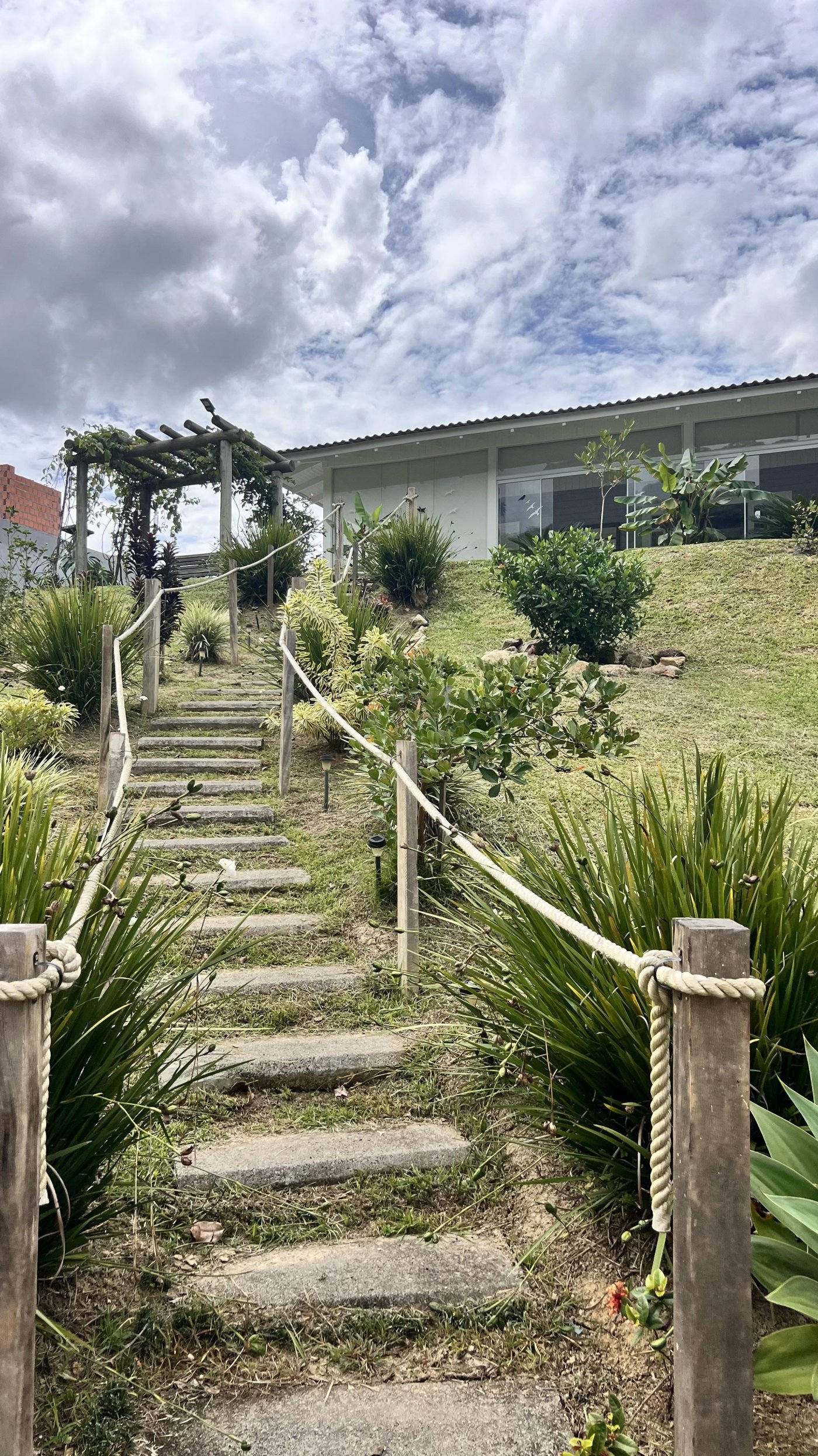 Paraíso a Venda com 2 Casas Novas, Riacho e Lagoa
